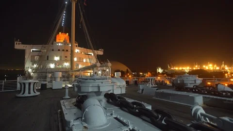 Night View of the bow of the RMS Queen Mary - 1936 Ocean liner in Long Beach CA 스톡 동영상 116509338