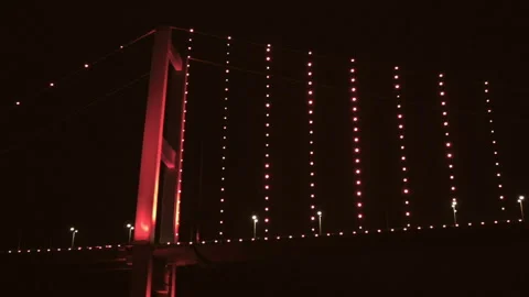 Night view of the bridge over the Bosphorus in Istanbul. Turkey. Vídeos de archivo 113062089