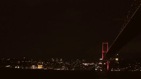 Night view of the bridge over the Bosphorus in Istanbul. Turkey. Vídeo Stock 113062562