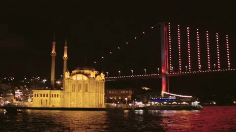 Night view of the bridge over the Bosphorus in Istanbul. Turkey. Video stock 113062649
