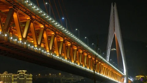 Night view of cable stayed bridge structure of Chongqing Dongshuimen Bridge Vídeos de archivo 110704202