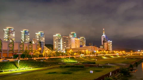 Night view of Daejeon's Gapcheon Stream and Cityscape, South Korea Video stock 122974560