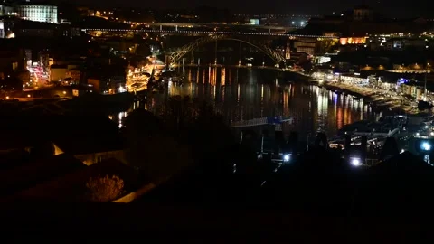 Night view on Douro river and the Dom Luís I Bridge in Porto, Portugal Stock Footage 165693672