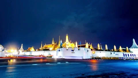 Night View of Illuminated Temple Complex with Light Trails 動画素材 310325212