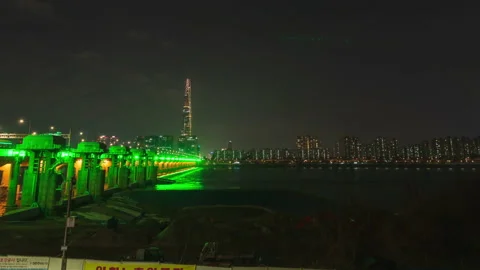 Night view of Jamsil bridge, skyscraper and Han River in Seoul South  Korea 스톡 동영상 233023826
