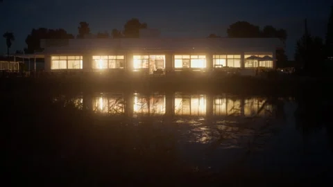 Night View of a Modern Waterfront Building 库存影片 334505281