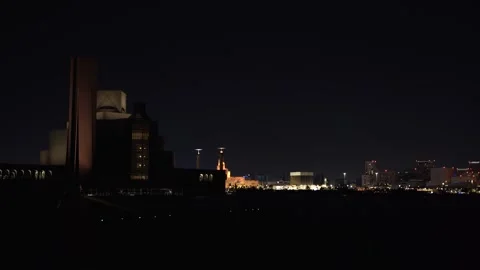 Night view of the Museum of Islamic Art in Doha, Qatar. Stock Footage 336717757