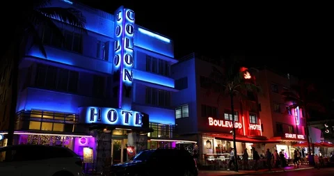 Night view of Ocean Drive, Art Deco Building. Colony and Boulevard Hotels. Stock Footage 111886321