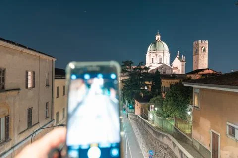 Night view with smartphone Stock-Fotos