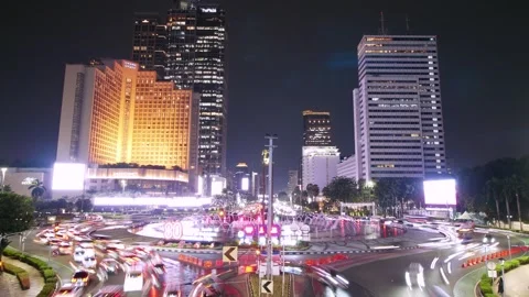 Night view timelapse of traffic passing by Selamat Datang statue Stock Footage 318751318