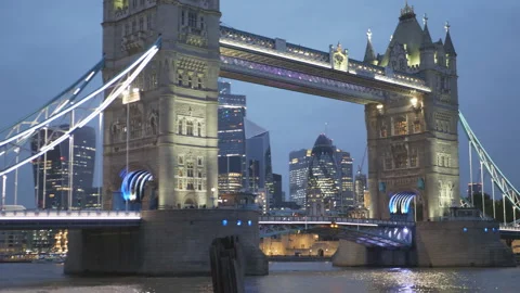 A night view of the Tower Bridge. Stock Footage 125390352