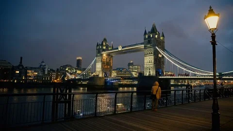Night view of Tower Bridge - LS Stockbeeldmateriaal 72859250