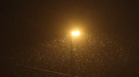Night Winter Street Lamp With Falling Snow Vídeo Stock 58696400