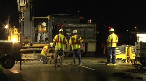 Night work crew and robot WS Vidéo 33898016