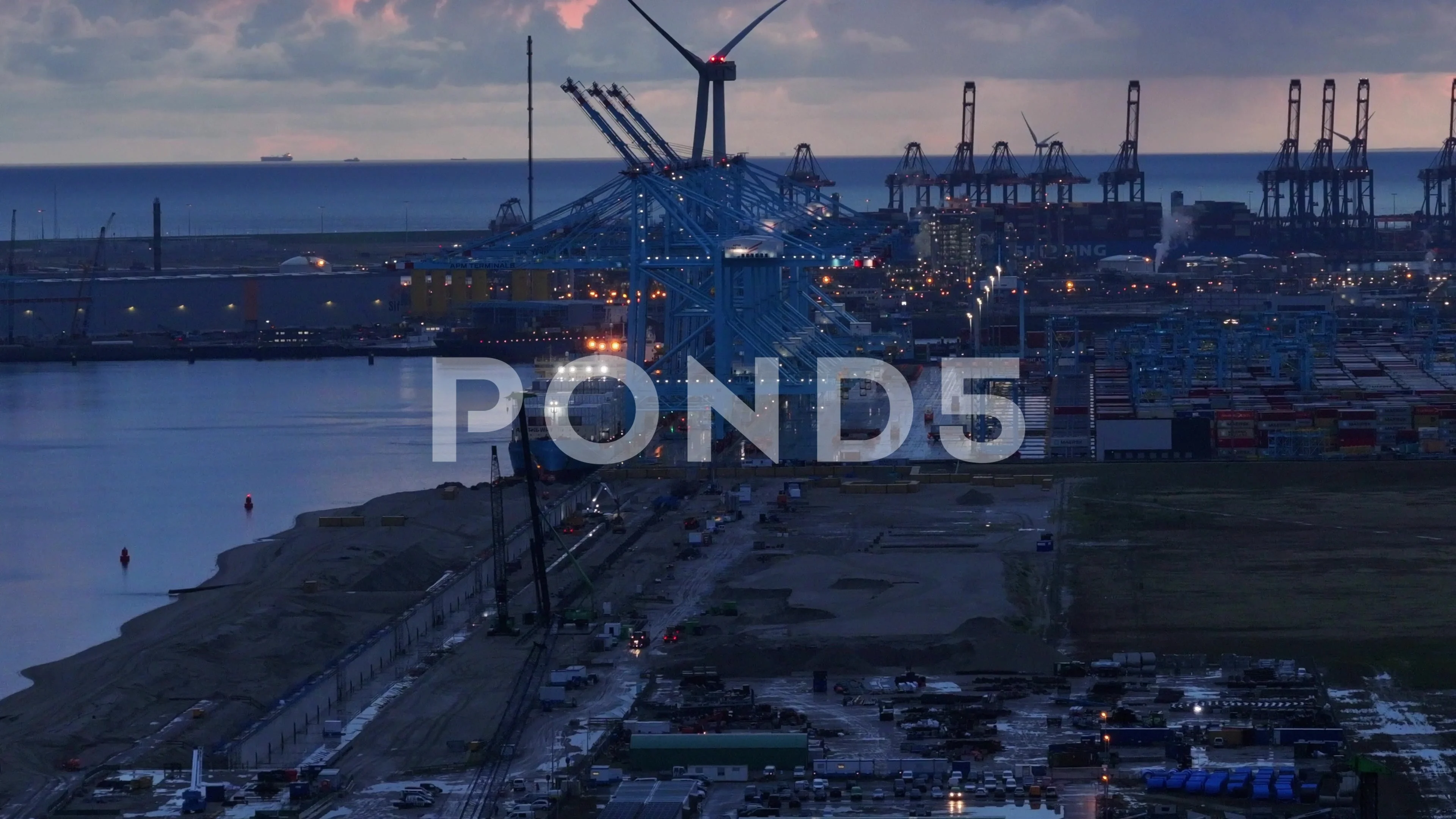 At night the work never stops at APM terminal Maasvlakte Netherlands