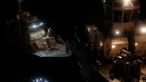 Night workers from Panama Canal going from one boat to another. Stock-Footage 121466161