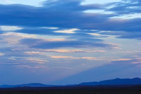 Nightfall Cloudscape Horizon With Mountain Range Stock-Fotos