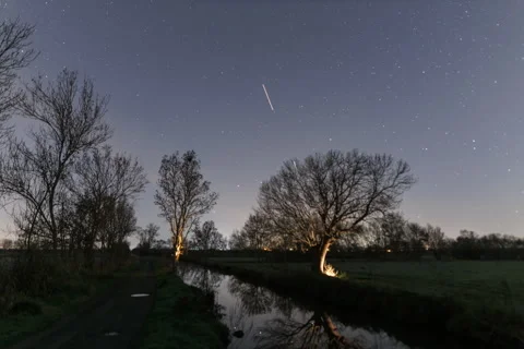 Nightlapse le long de l'étier Video stock 322189255