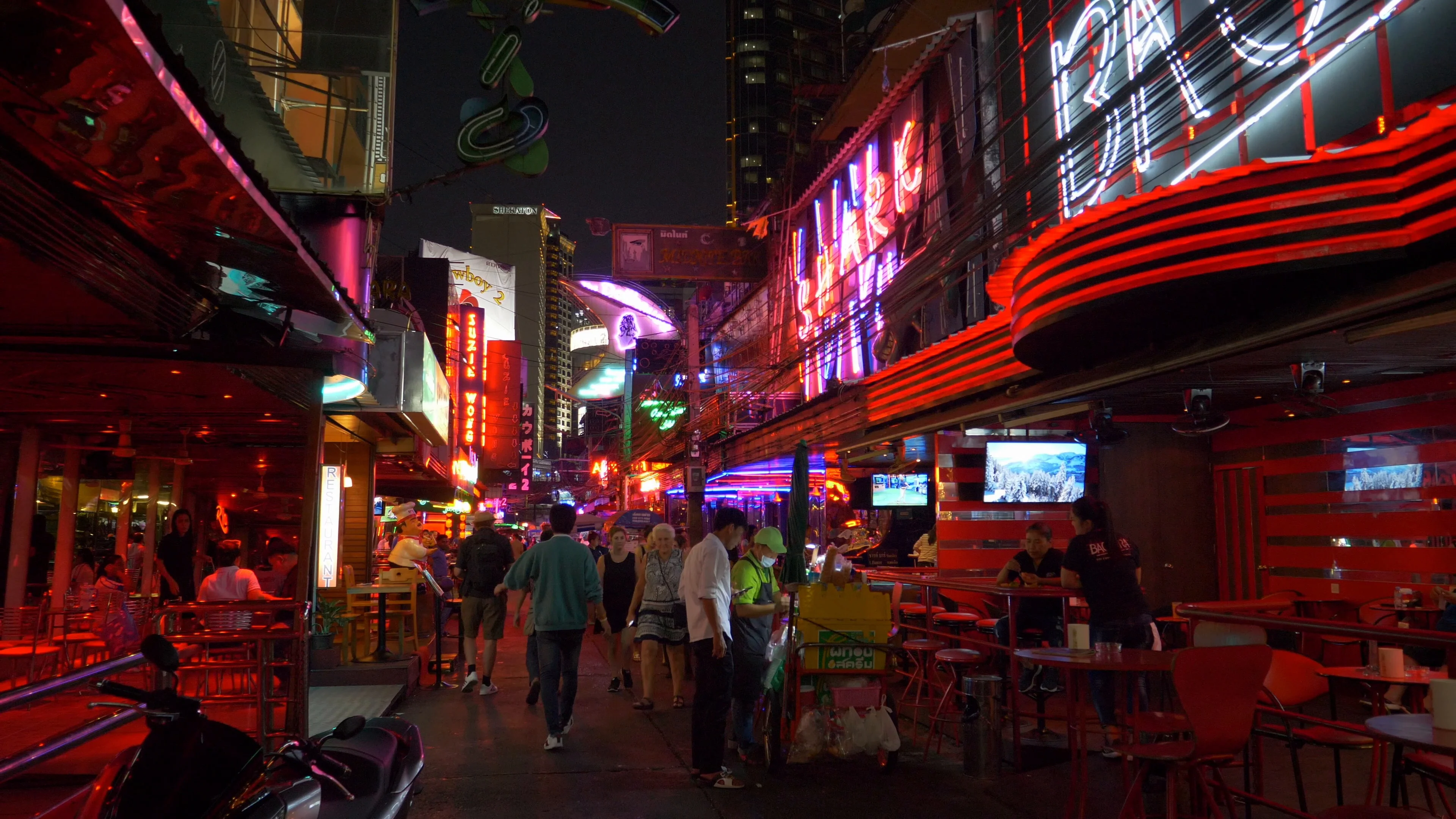 nightlife in the heart of soi cowboy redlight district