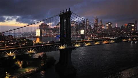 Nighttime aerial perspective showcasing illuminated Brooklyn Bridge, New York 스톡 동영상 321274782