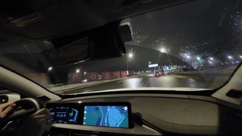 Nighttime Drive with Navigation Display a thrilling adventure on city roads Vidéo 291513995