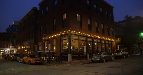Nighttime Establishing Shot of Upscale Bar or Restaurant 스톡 동영상 92601092