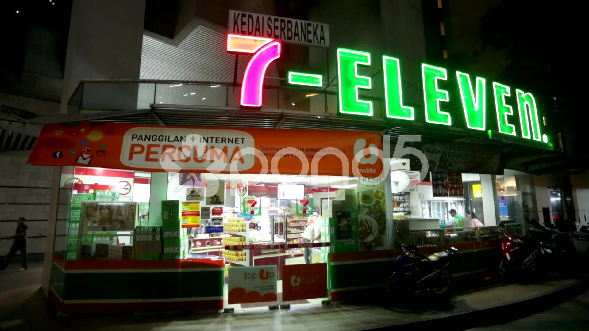 Nighttime exterior of a 7 Eleven store