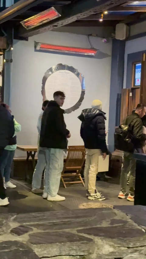 Nighttime Queue at Fergburger in Queenstown Video stock 309594175