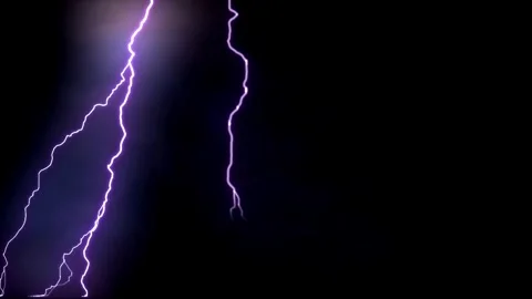 Nighttime Thunderstorm: Cloud-to-Ground Lightning Stockbeeldmateriaal 339268452