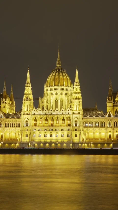 Nighttime vertical timelapse of the illuminated Hungarian Parliament reflecting Stock-Footage 331964661
