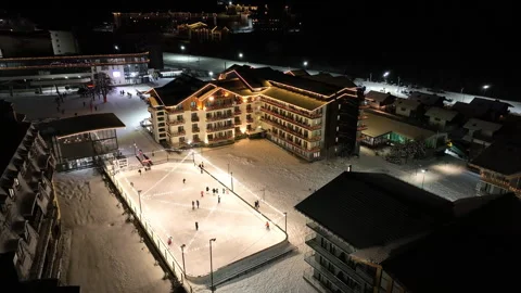 Nighttime View of an Outdoor Ice Skating Rink in Bakuriani 스톡 동영상 328212509