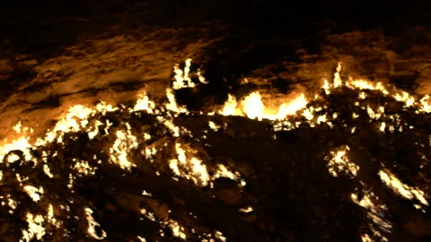 Nigth panoramic of fire coming out the Gate of Hell / Darwaza crater, 4K, DNxHR Stock Footage 150390286