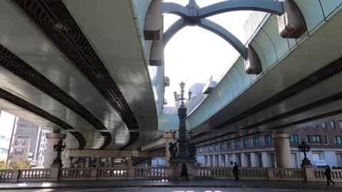 Nihonbashi Bridge - workers on the way to work in the morning, April 2020. Stock Footage 156991201