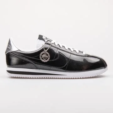 Nike Cortez Basic Premium QS black and white sneaker Foto stock