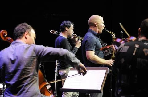 Nils Wograms Root 70 with Strings , hier mit (v.l.n.r.) Adrian Brendel (ce... Foto stock