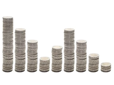 Nine stacks of coins that go down, rise and down again - Stop Motion. Video stock 72412257
