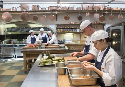 N.m.a. Rota: The Royal Kitchen At Windsor Castle Begin Preparations For The Wedd Foto stock