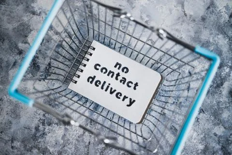 No Contact Delivery text on notepad inside shopping basket symbol of purchase Stock Photos