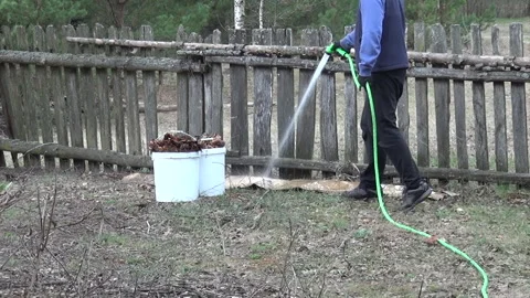 No-dig garden bed preparation. Man pouring compost from autumn leaves onto .. Video stock 343717701