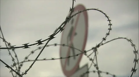 No Entry Sign with Barbed Wire and Razor Wire Security or Border Fence Vídeos de archivo 37709176