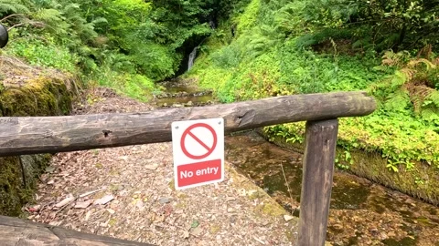 No Entry Sign at Scenic Path Vídeo Stock 303947470