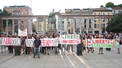 No green pass' protest against the mandatory Covid19 health pass in Italy Vídeos de archivo 159727764