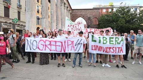 No green pass' protest against the mandatory Covid19 health pass in Italy Vídeo Stock 159728102