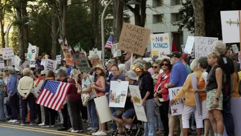 No Kings Rally-Winston-Salem, NC-18 Oct. 2025-Chanting Down With ICE 스톡 동영상 319442353