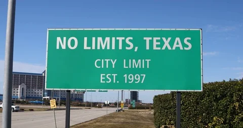 No Limits Texas sign at Texas Motor Speedway. Stockbeeldmateriaal 87578579