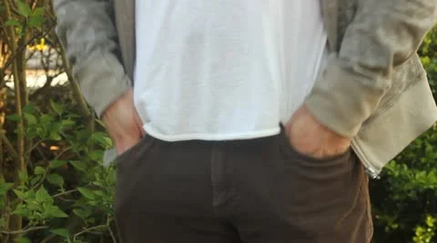 No money- empty pockets 動画素材 10887986