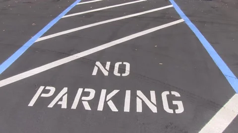 No parking  between the handicap spaces Vídeo Stock 51314188