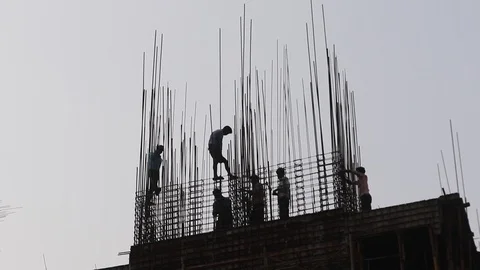 No safety measures for construction workers Video stock 98029005