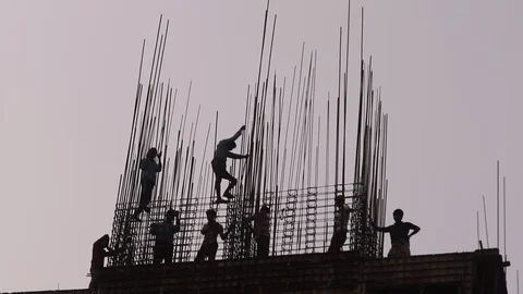 No safety measures for construction workers Video stock 98029075