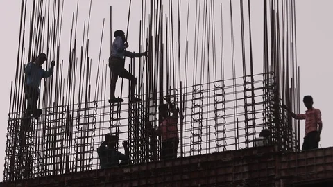 No safety measures for construction workers Video stock 98029091
